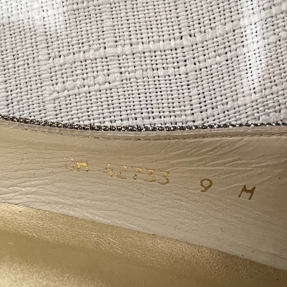 Stuart Weitzman Women's Eva 35 Pump Size 9 Gold Glitter Sparkle Kitten Heel - Picture 7 of 7